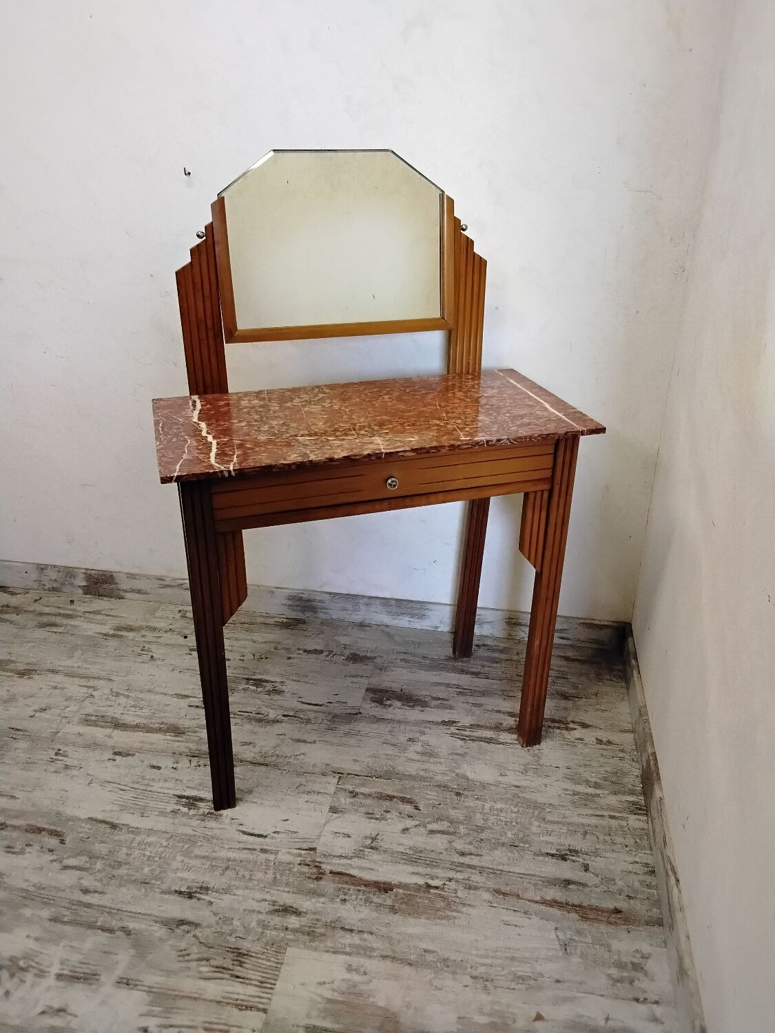 Art Deco Hairdresser