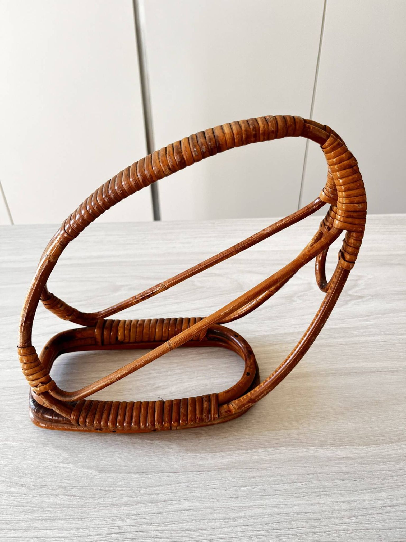 Rattan bottle holder