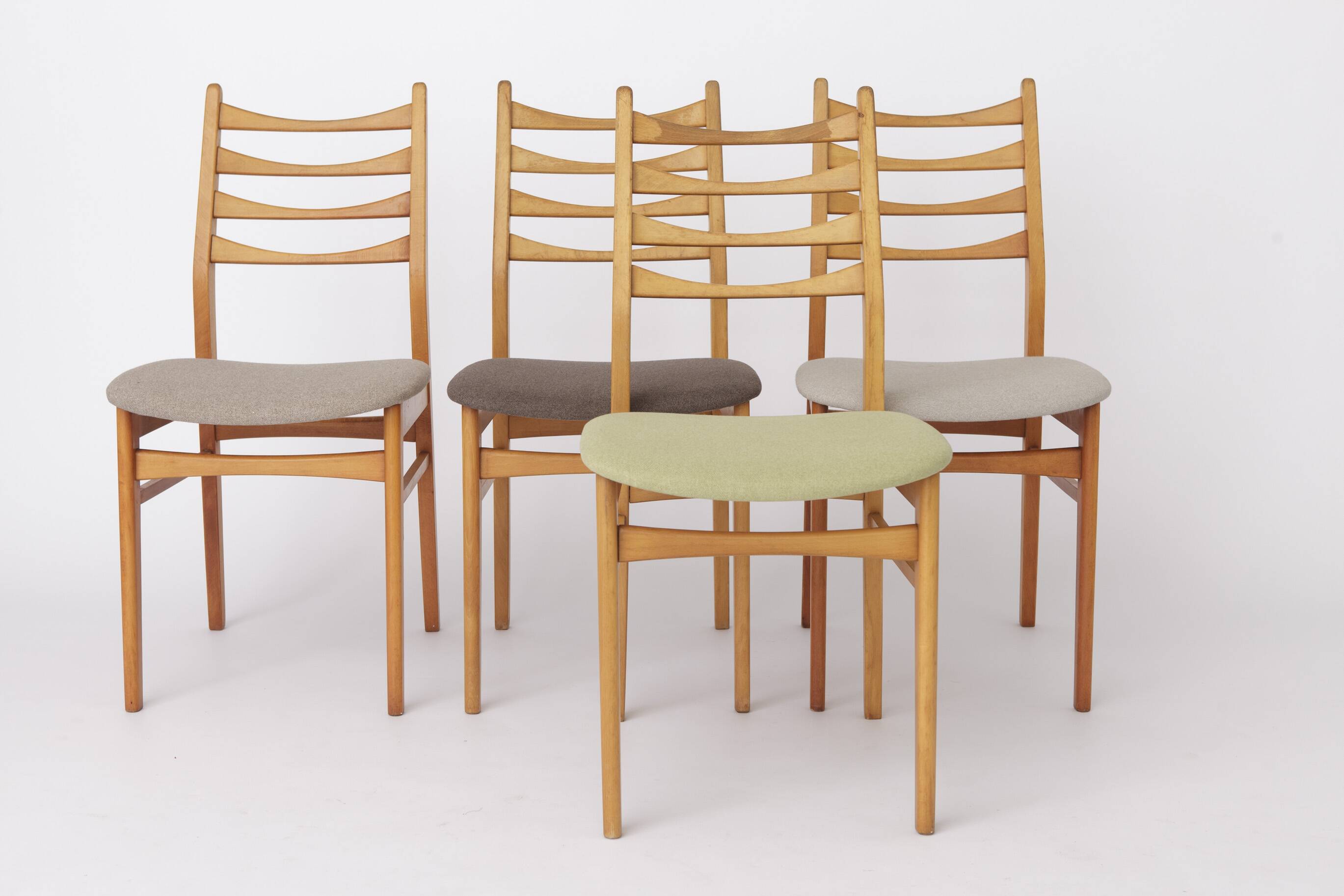 Ensemble de 4 chaises de salle à manger vintage années 1970 Allemagne, chaises en bois de hêtre, restaurées