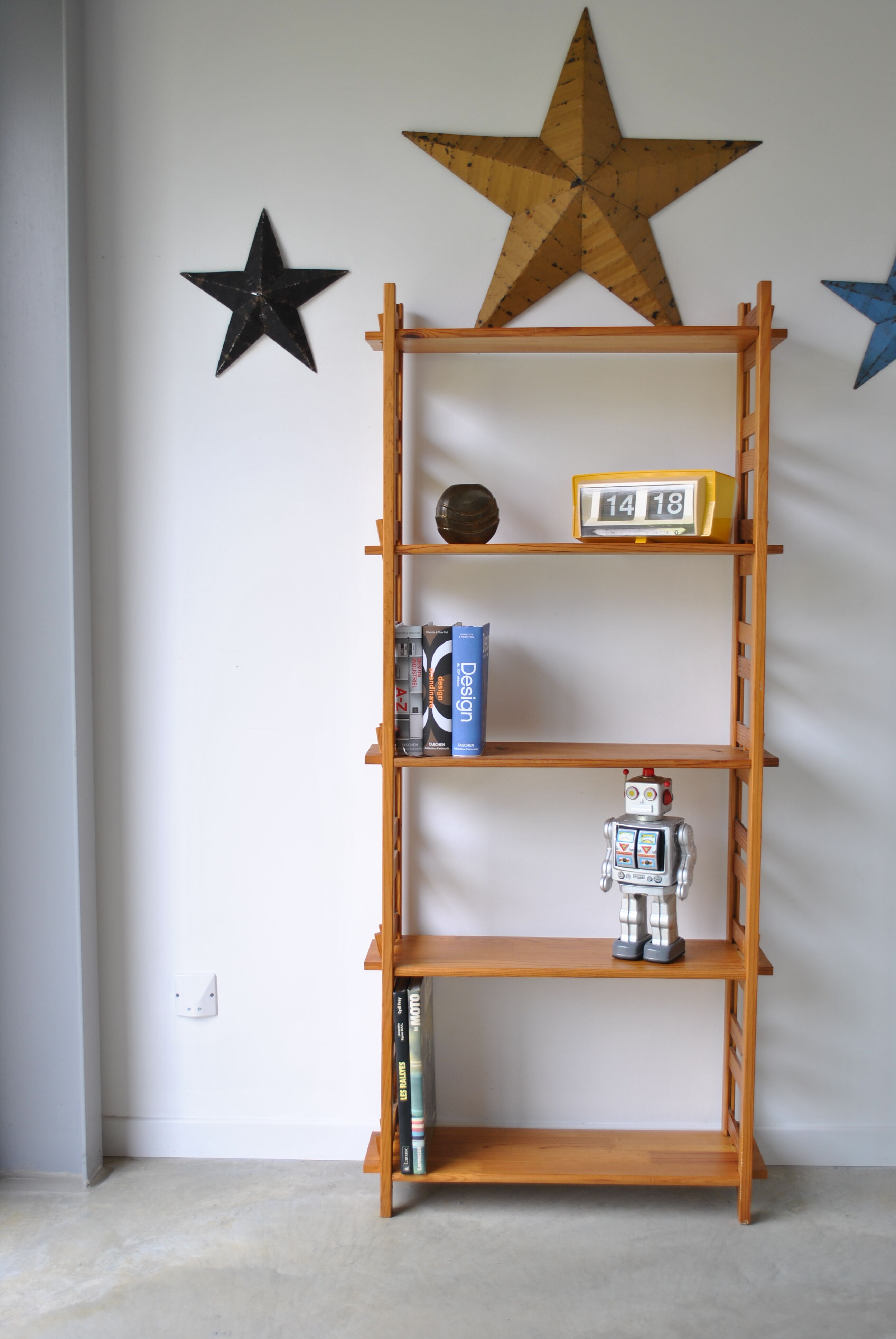 Vintage shelf to lay 1970