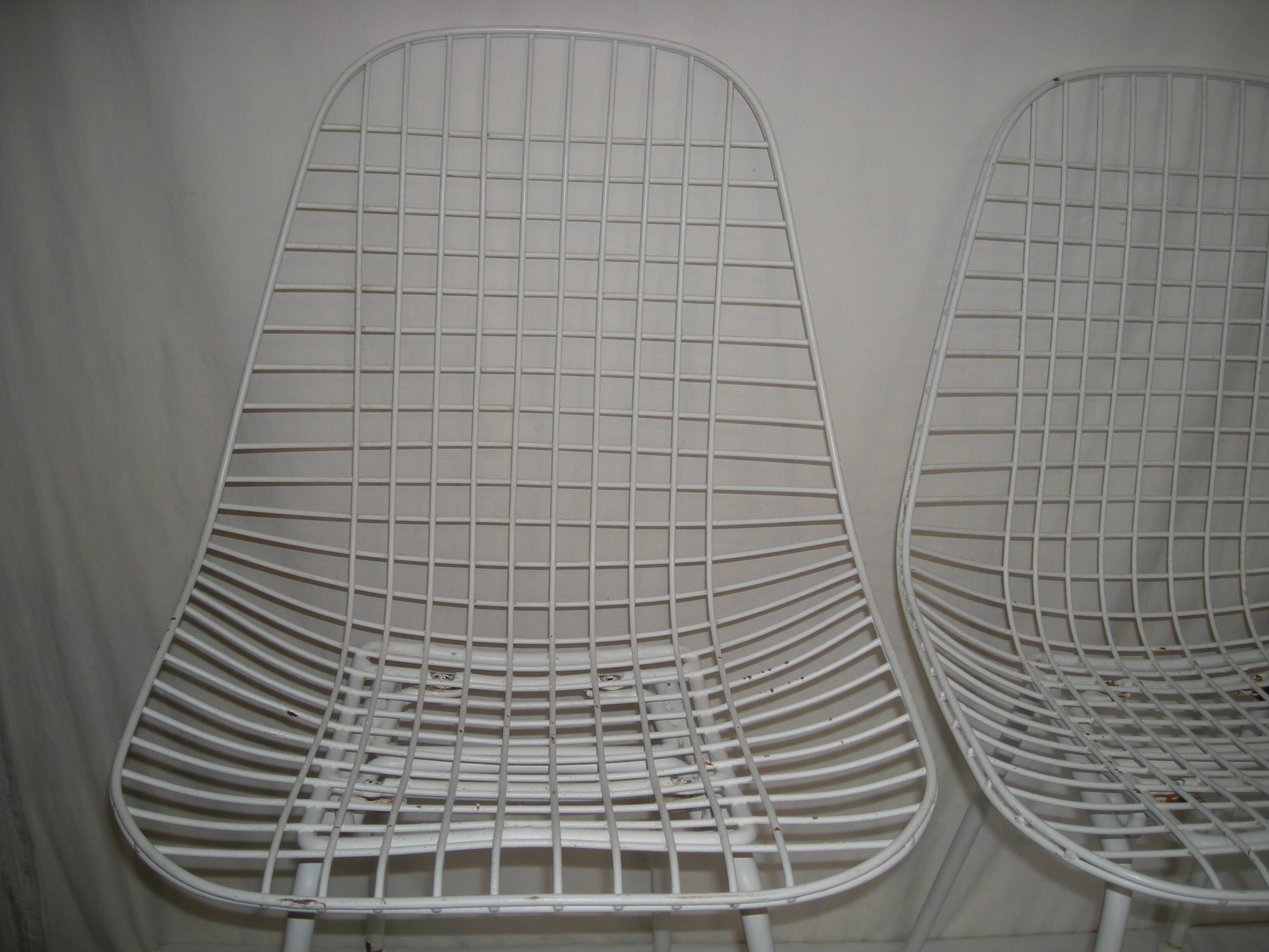 Paire de chaises Eames Wire DKX des années 50 - 60