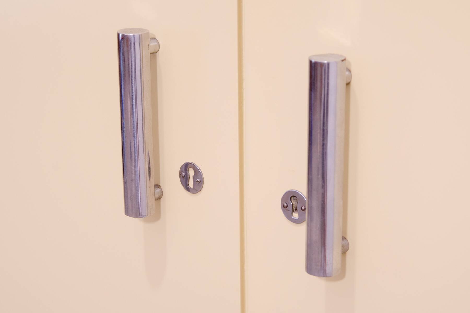 Armoire Bauhaus, années 1930, Tchécoslovaquie