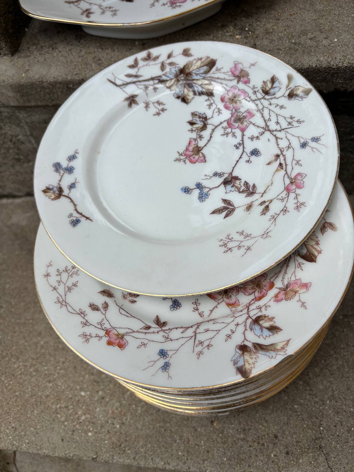 Porcelain Tableware – Late 19th Century – 40 pieces