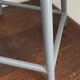 Tabouret d'atelier en métal et bois réglable en hauteur