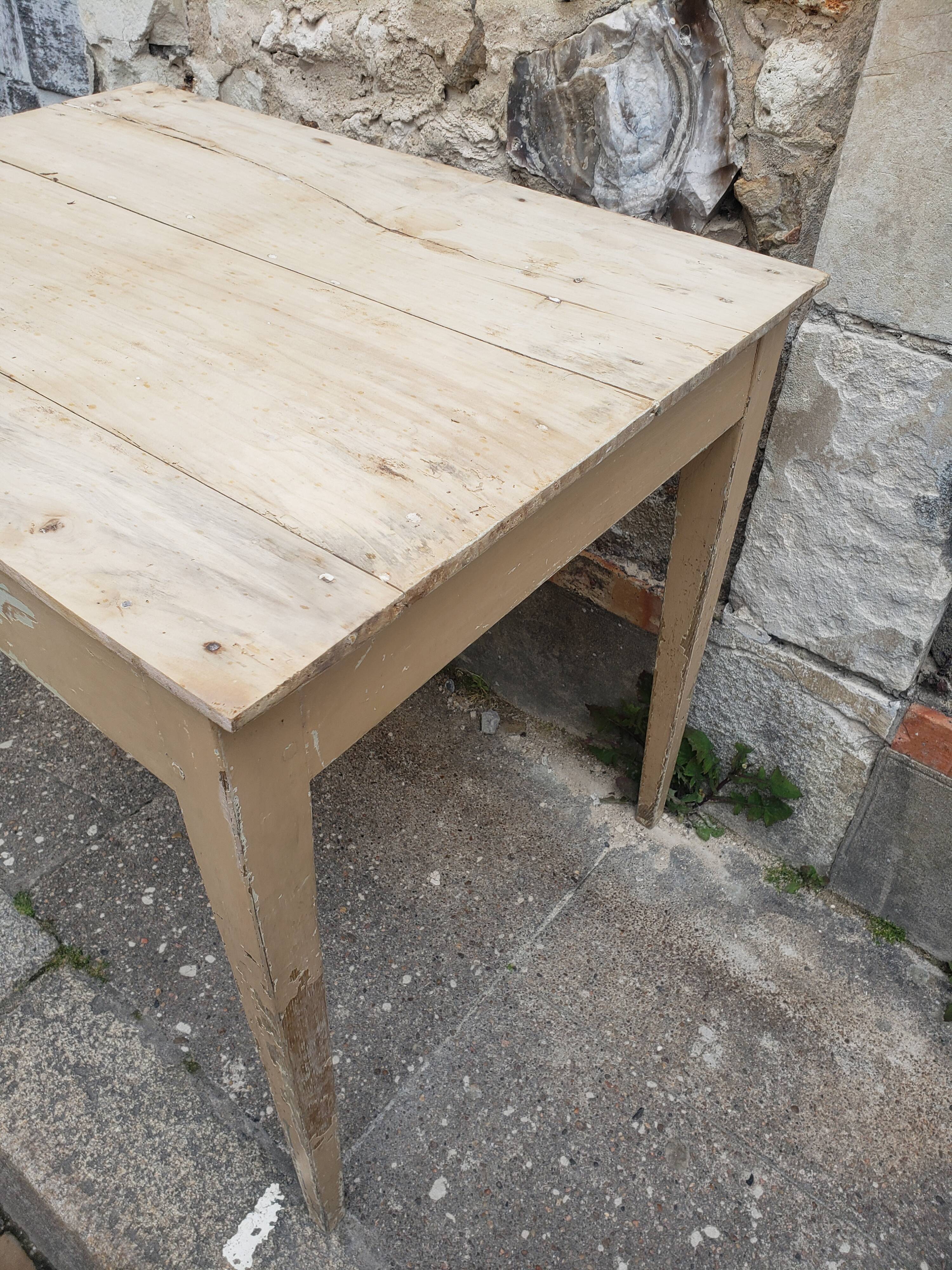 Table de ferme à tiroir
