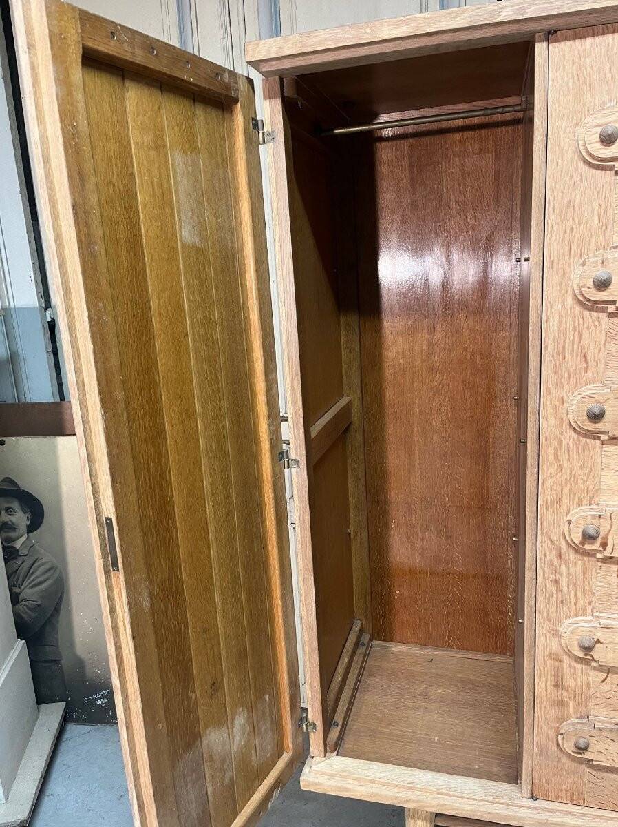 Armoire des années 40 en chêne dans le style de Guillerme et Chambron, années 1960