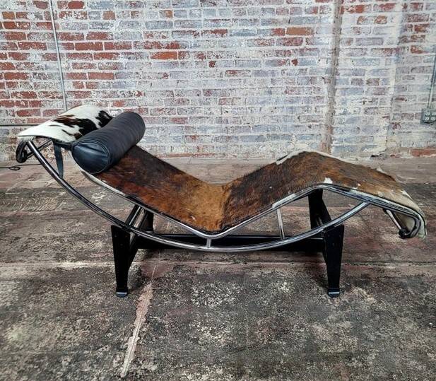 Cassina LC4 Le Corbusier Salon