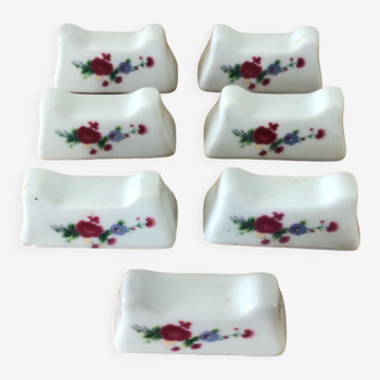 7 portes couteaux vintage en porcelaine décor floral