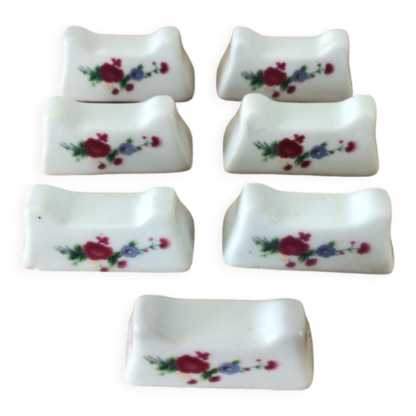 7 portes couteaux vintage en porcelaine décor floral