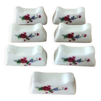 7 portes couteaux vintage en porcelaine décor floral