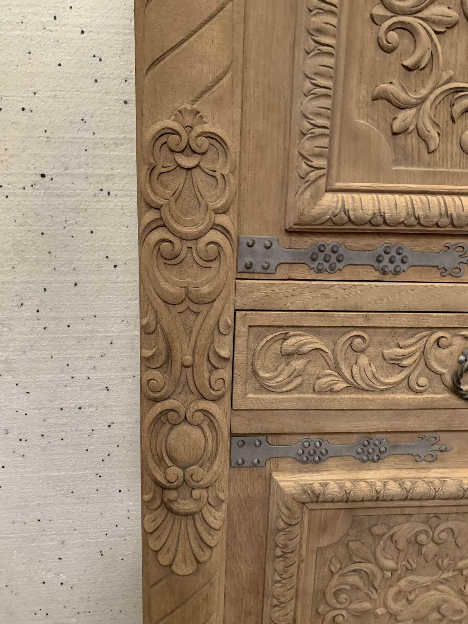 Buffet de style Renaissance en chêne massif XX siècle