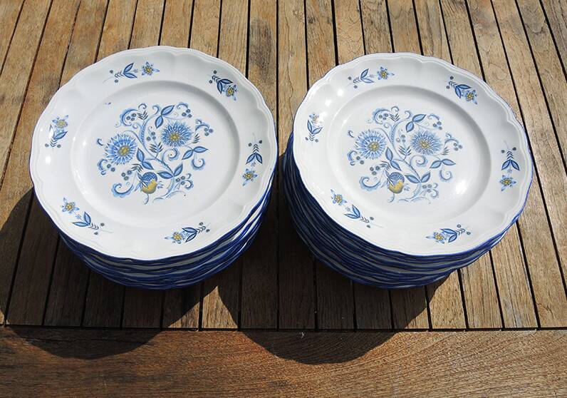 Former Keller & Guerin Lunéville Tableware Service (52 pcs)