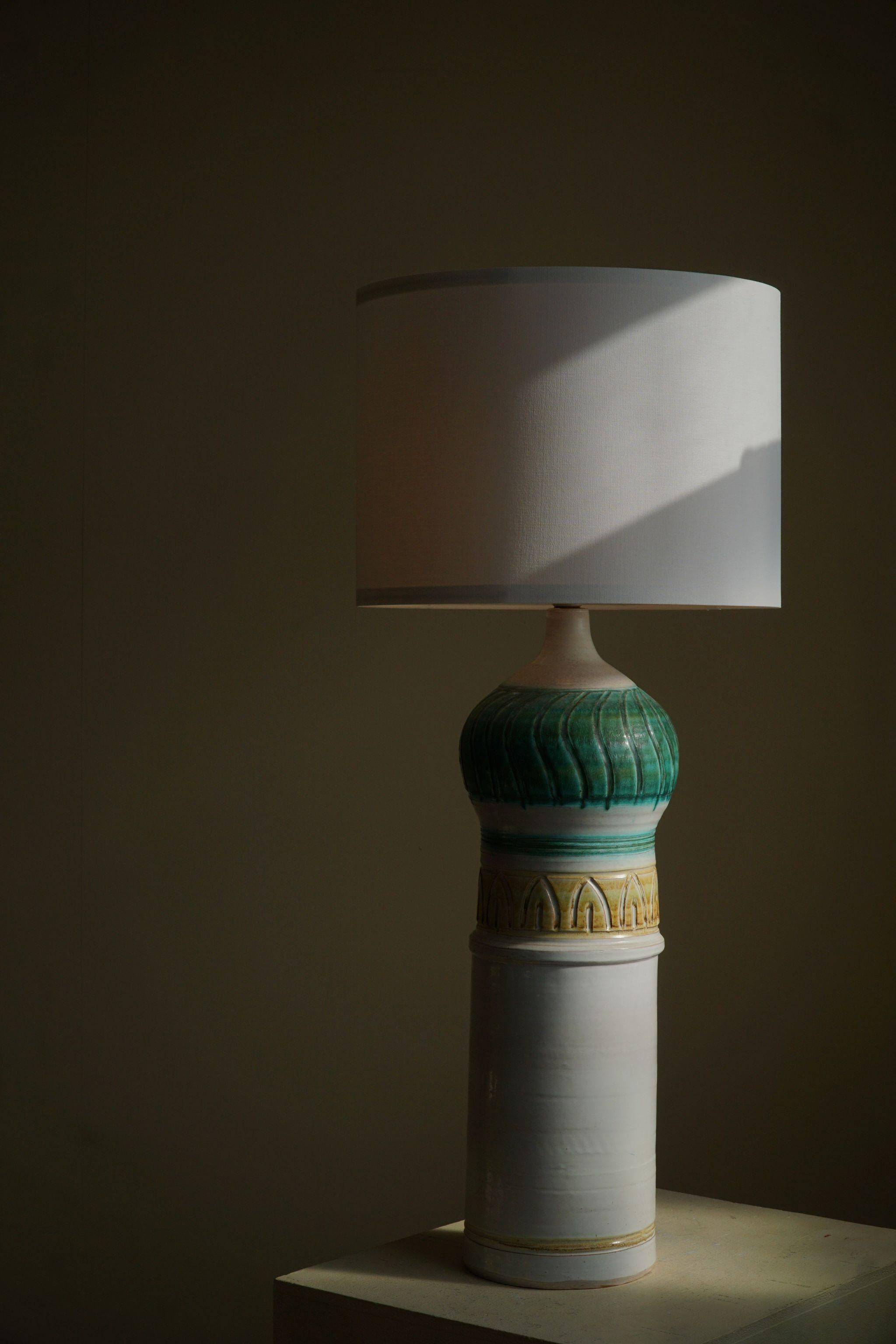 Decorative floor lamp in modern Danish ceramic, made in the 1970s.