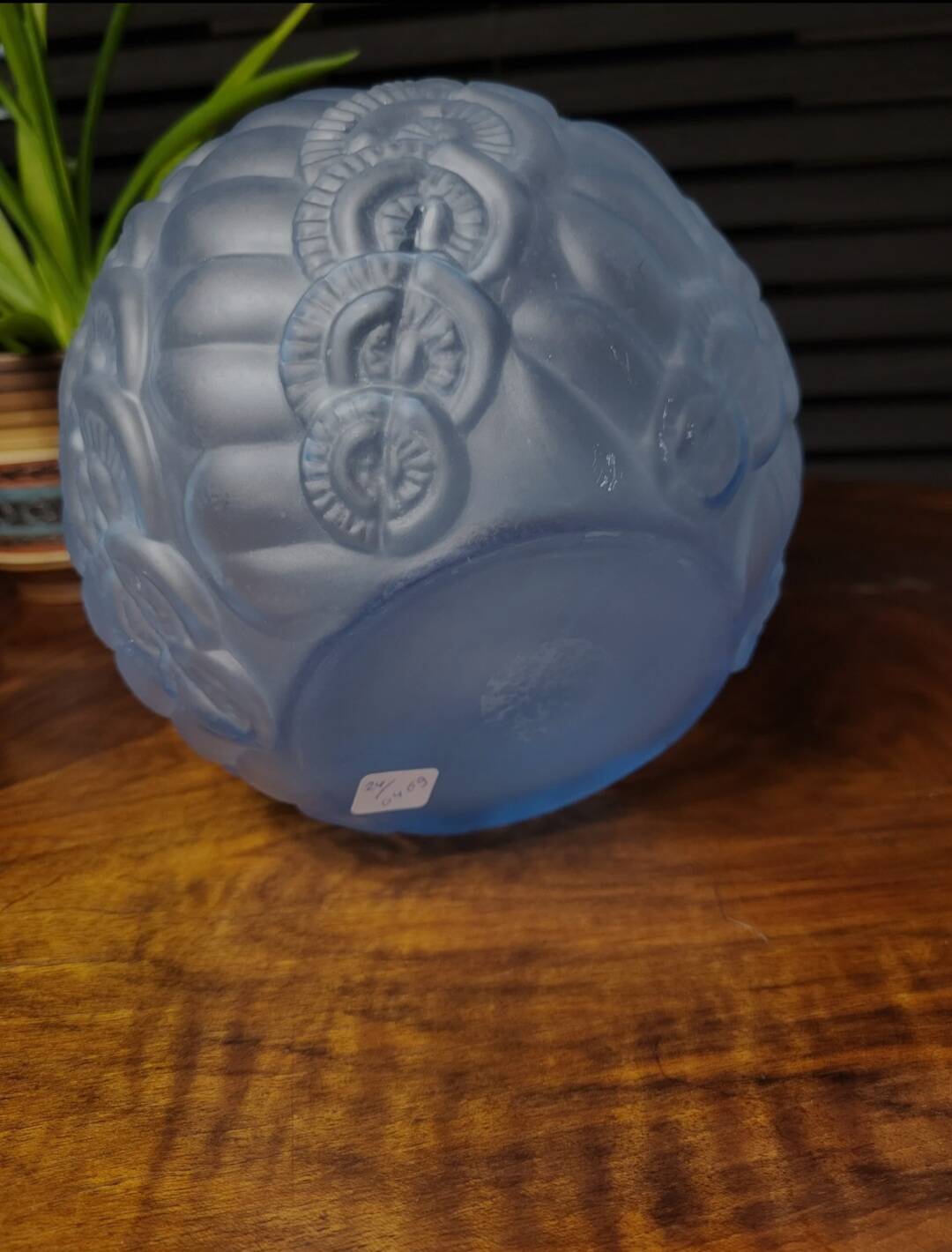 Vases art déco en persglas bleu givré avec décor floral