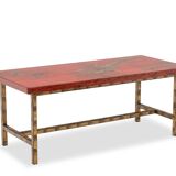 Table basse en laque et fer doré. Années 1950.
