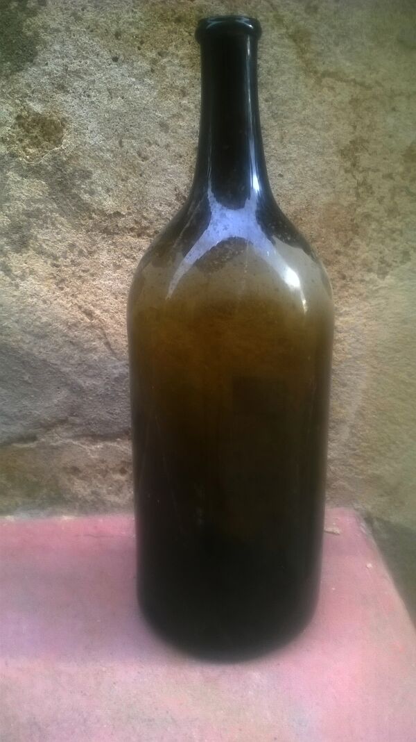 Bouteille en verre soufflé ancienne