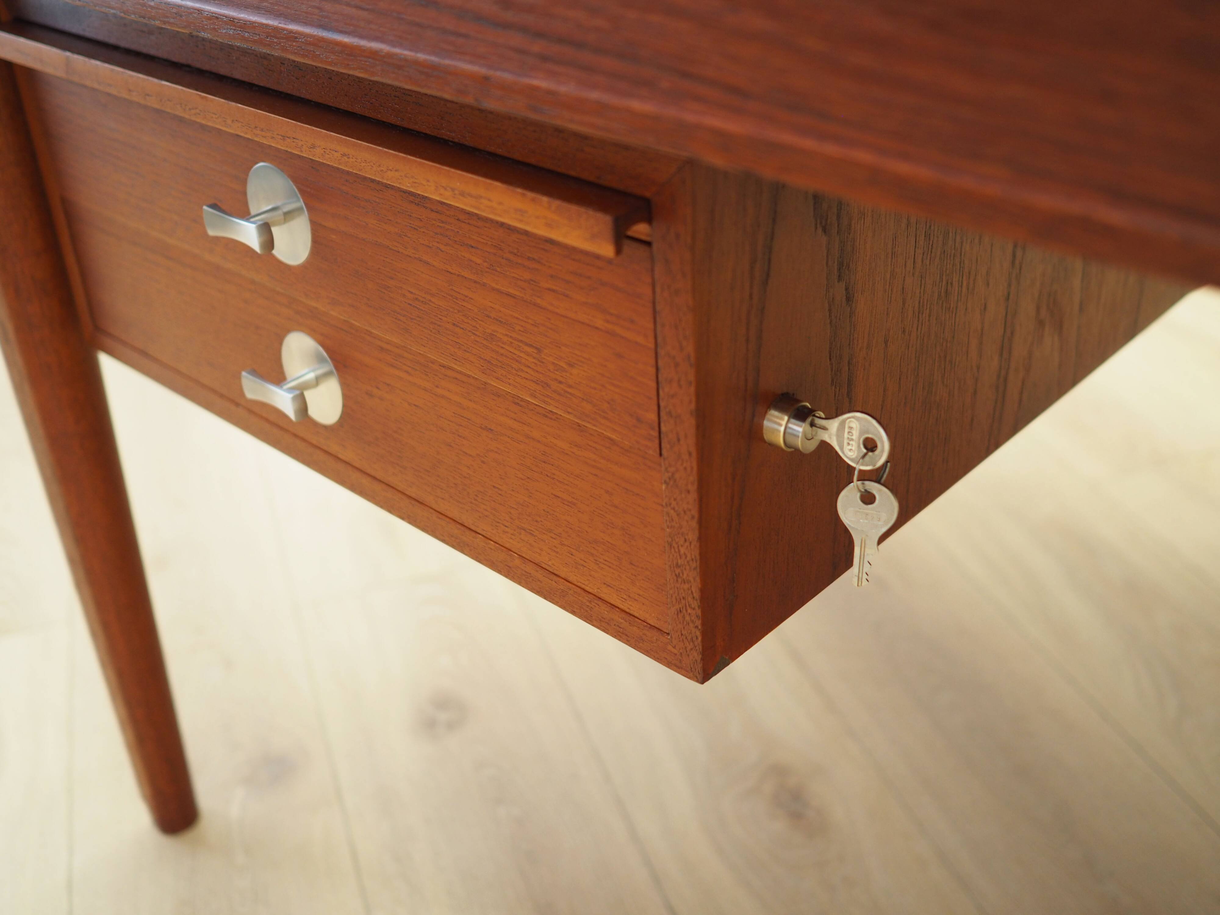 Teak desk, Danish design, 1970s, designer: Finn Juhl, manufacturer: France