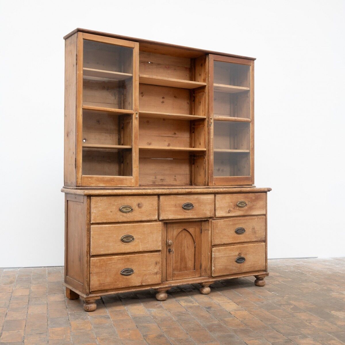 Antique pine dresser – Early 20th century