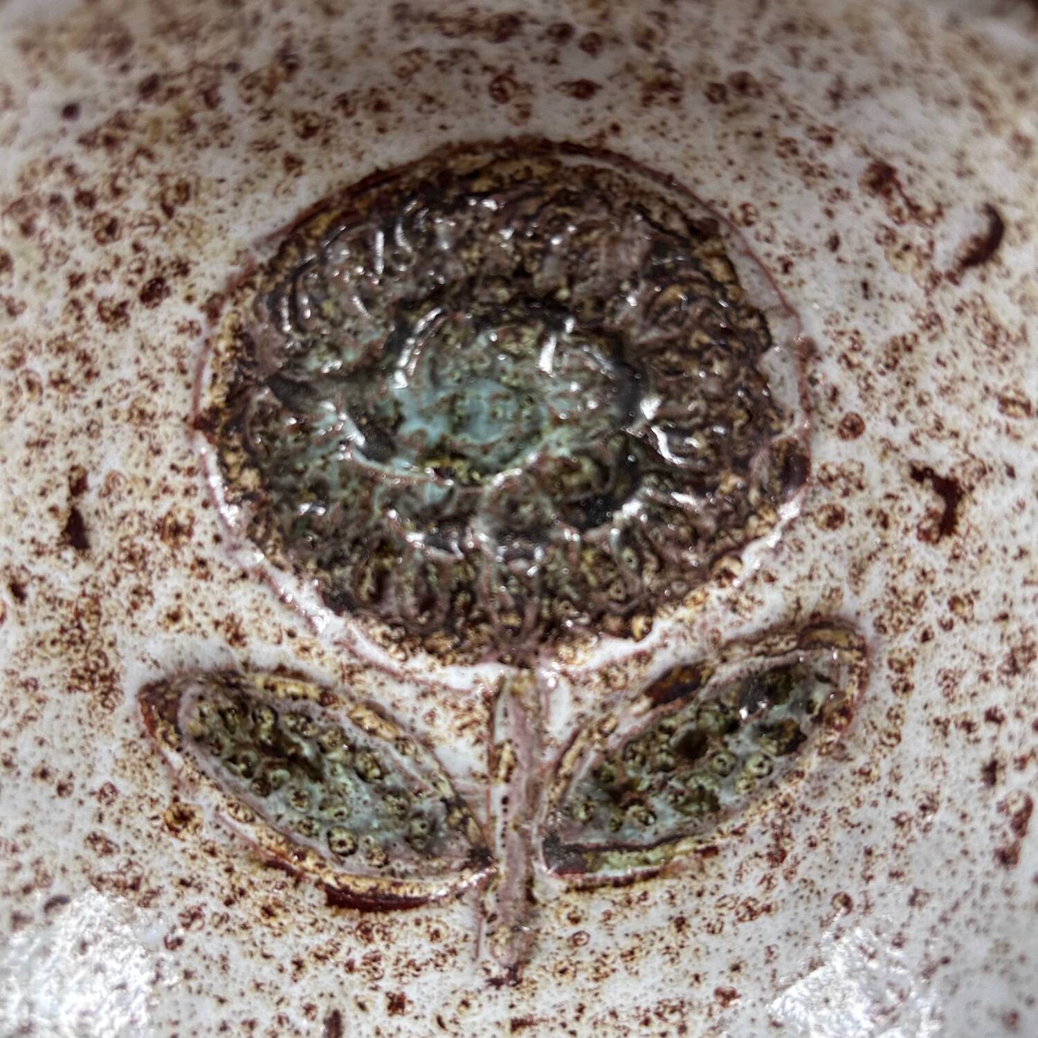 Stoneware flower emptier