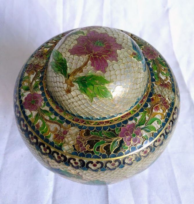 Openwork plique-à-jour enamel pot - 1920 to 1949 - China