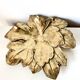 Plat décoratif en forme de feuille – Bronze doré – Début XXᵉ siècle