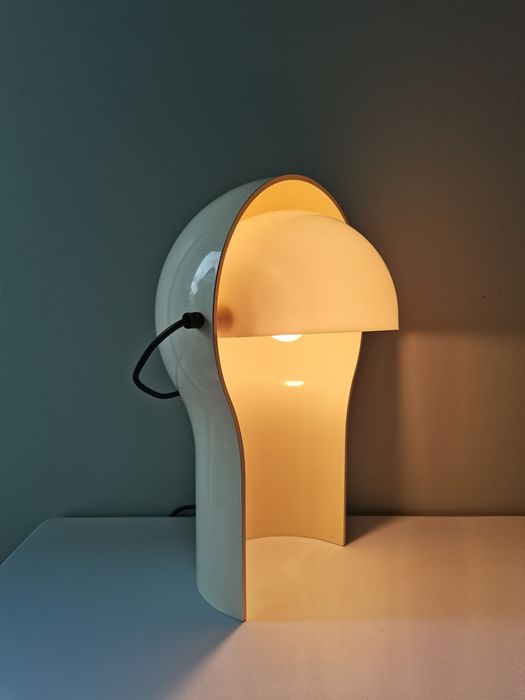 Italian table lamp "Telegono" by Vico Magistretti for Artemide