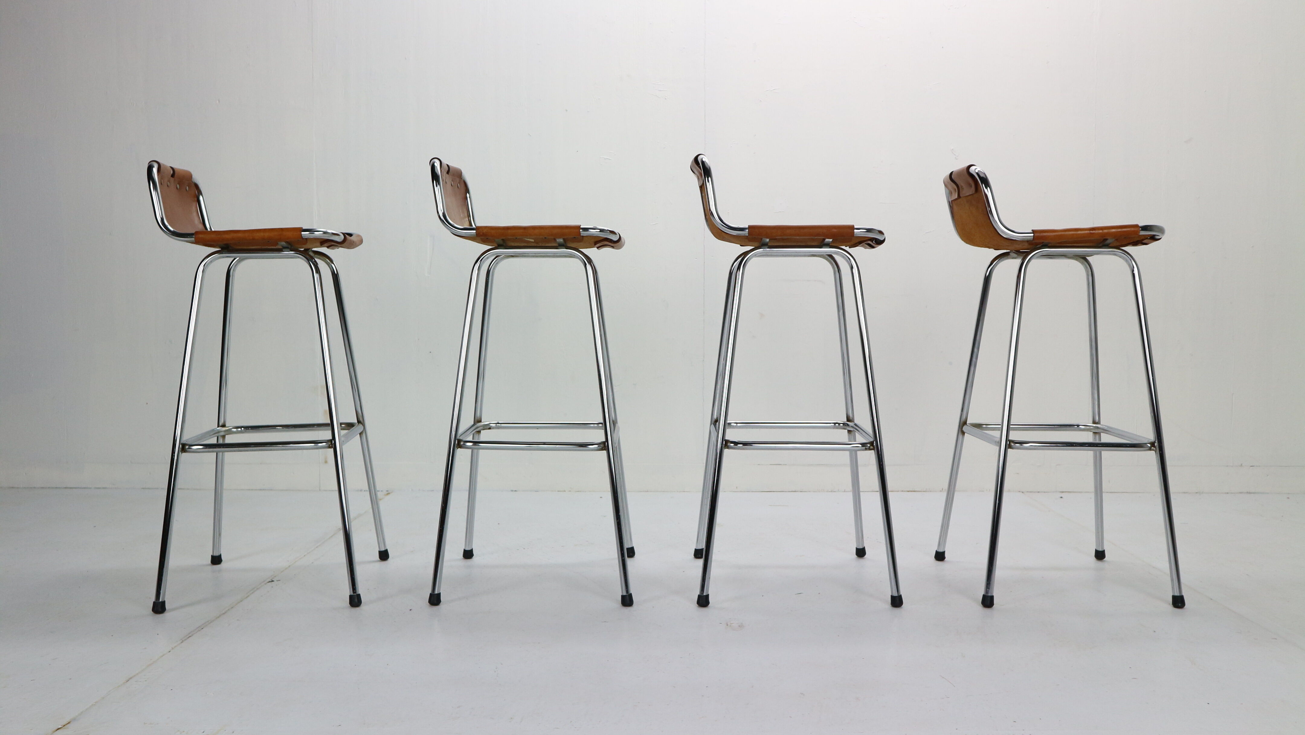 Set of 4 leather barstools