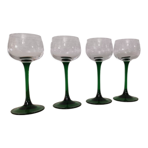 Lot de 4 anciens verres à vin