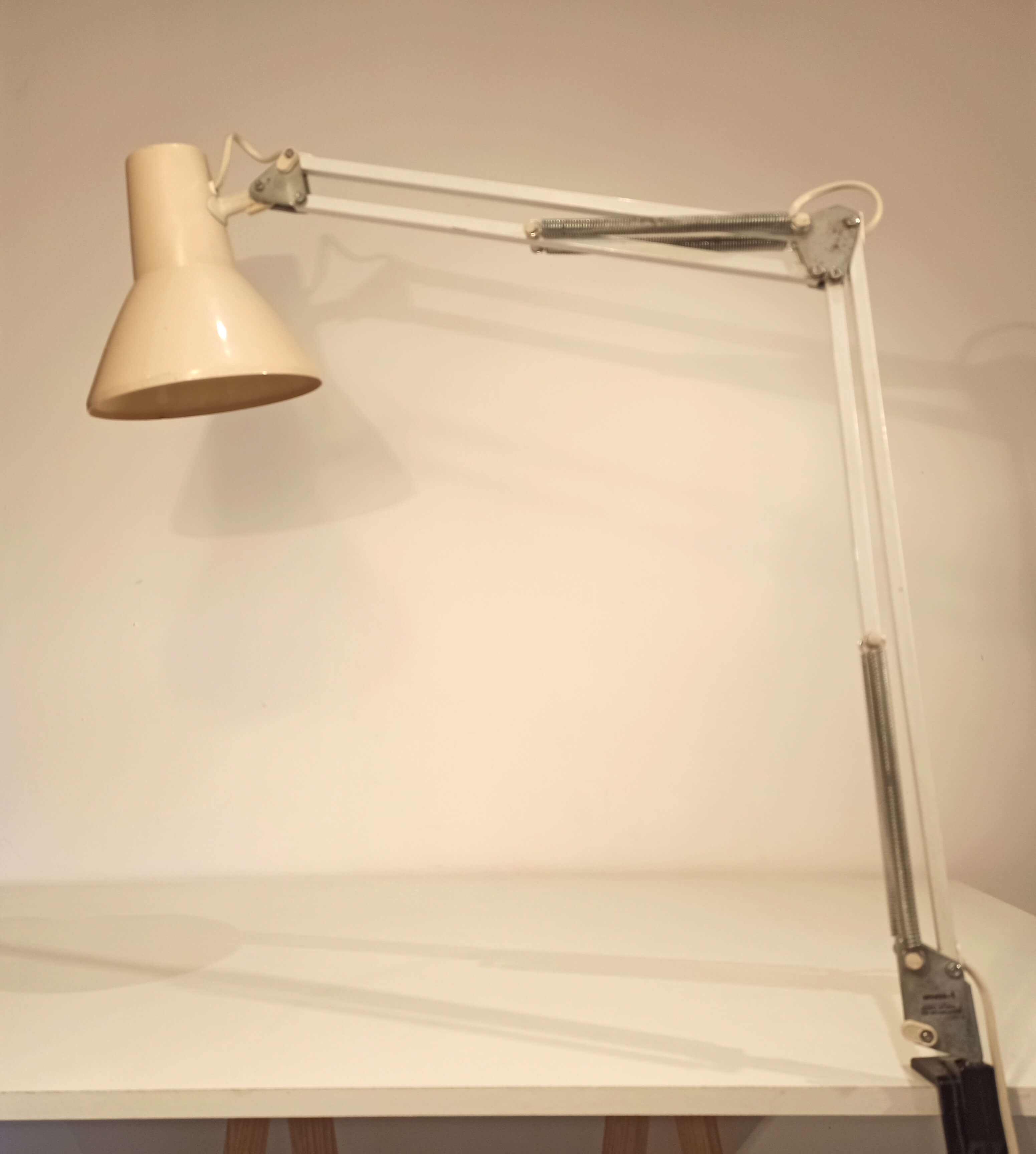 Vintage articulated architect's desk lamp by Fluvio Battaglia Emmedi artikel studio