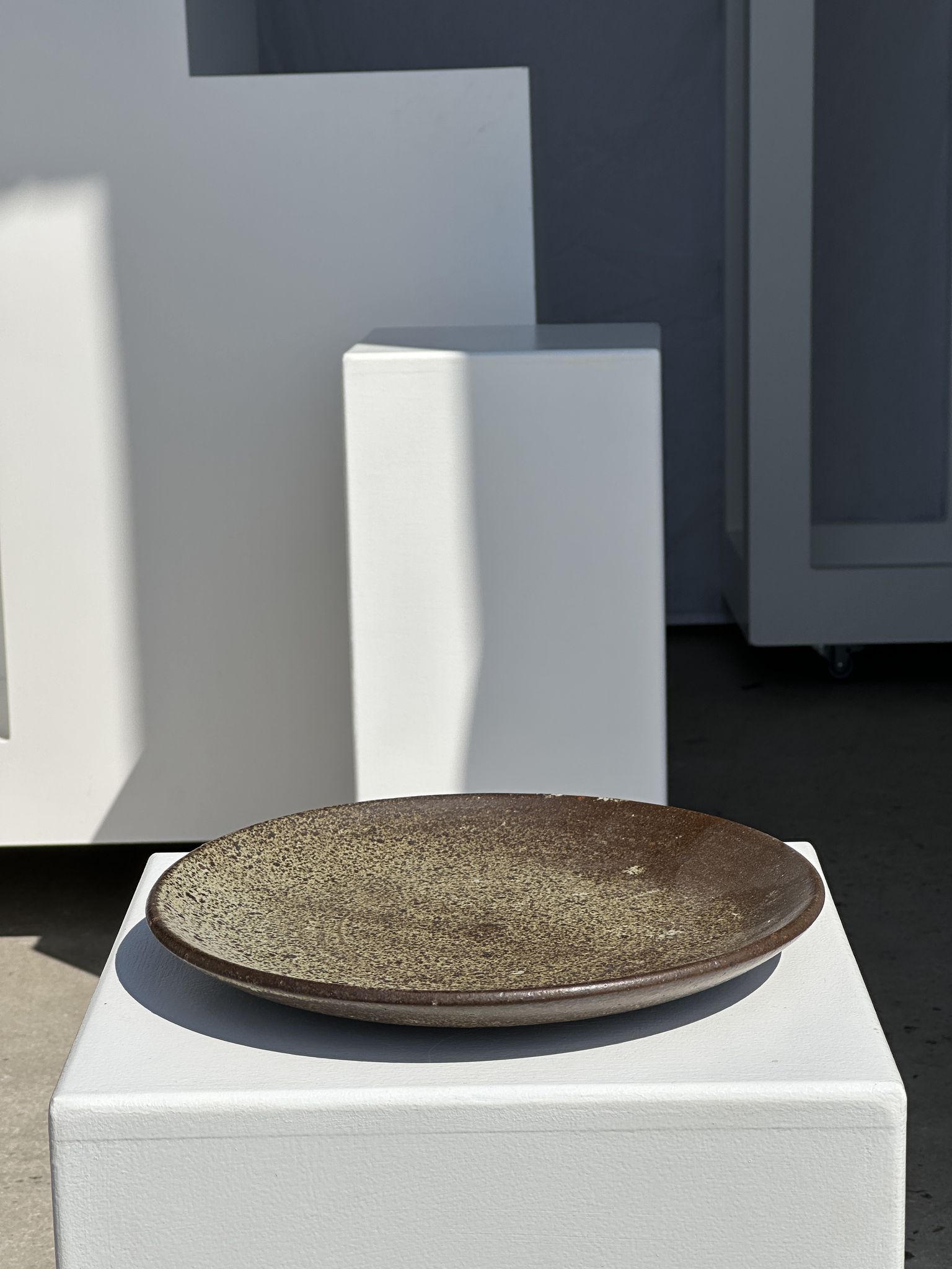 Plat en céramique vert indonésien D:26,5