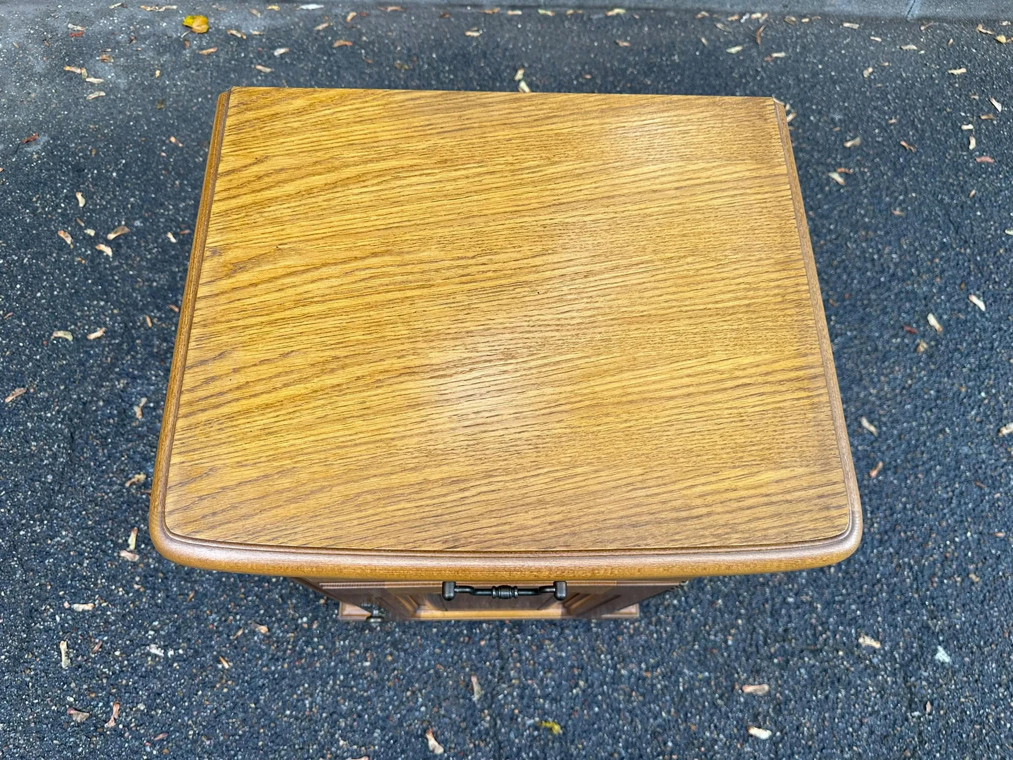 Table de chevet haute meuble d'appoint en chêne teinté miel 1980
