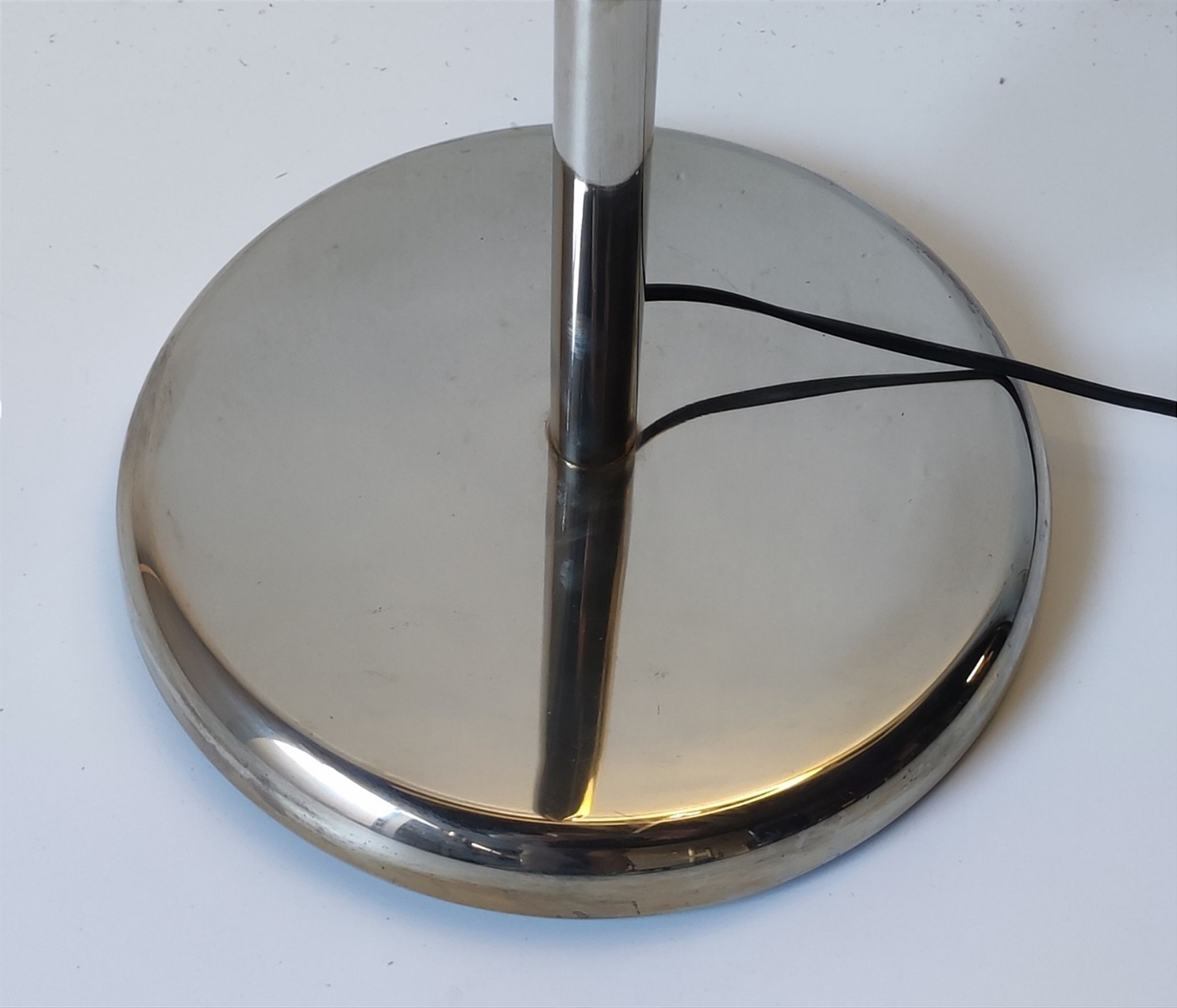Articulated reading floor lamp from the 80s