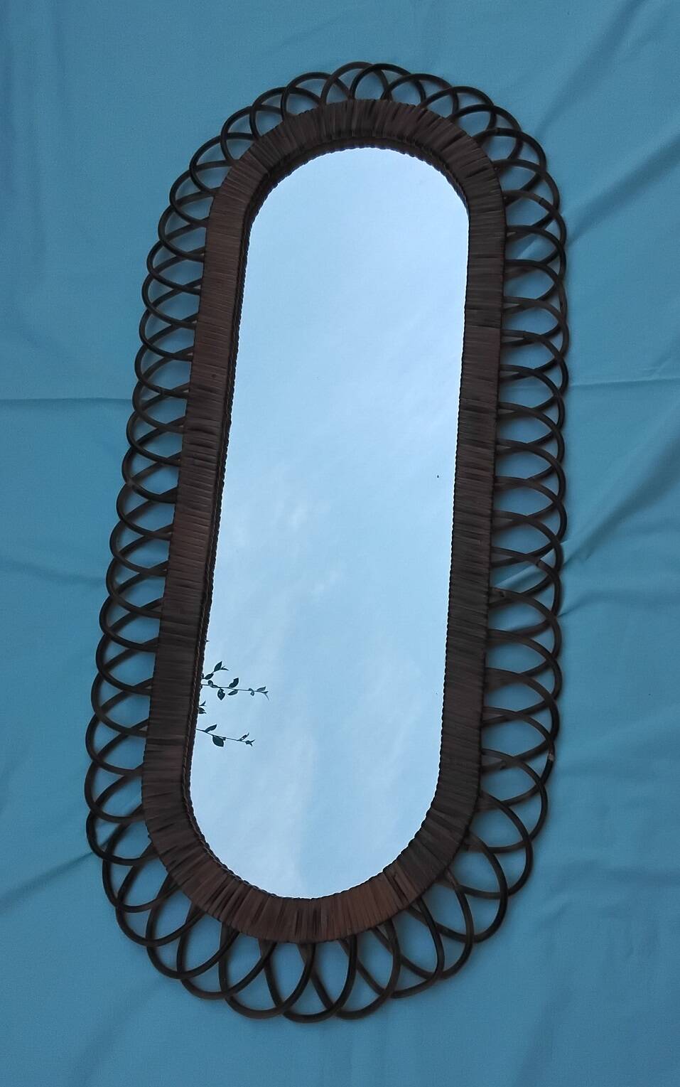 Oval mirror in rattan