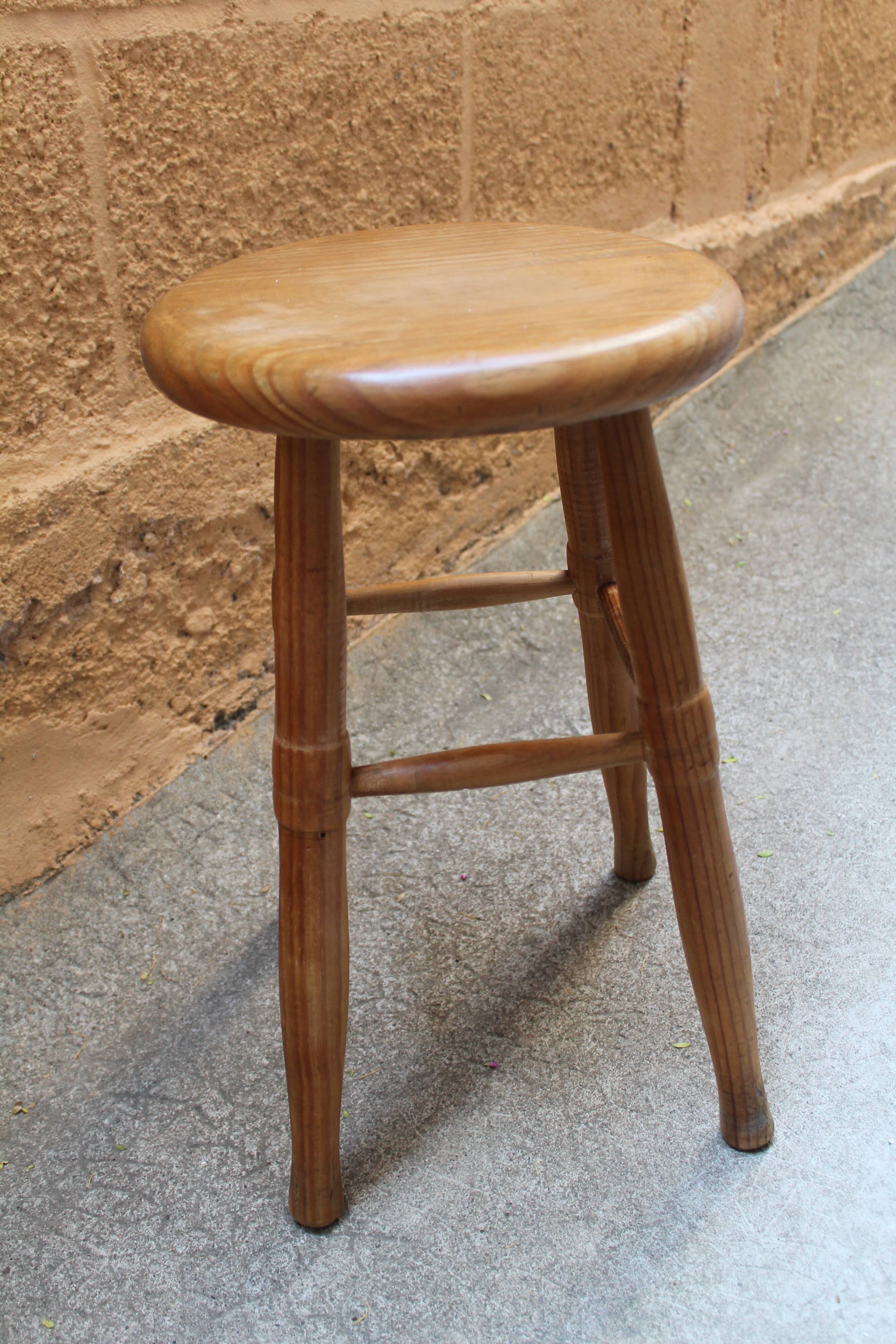 Tabouret en pin massif