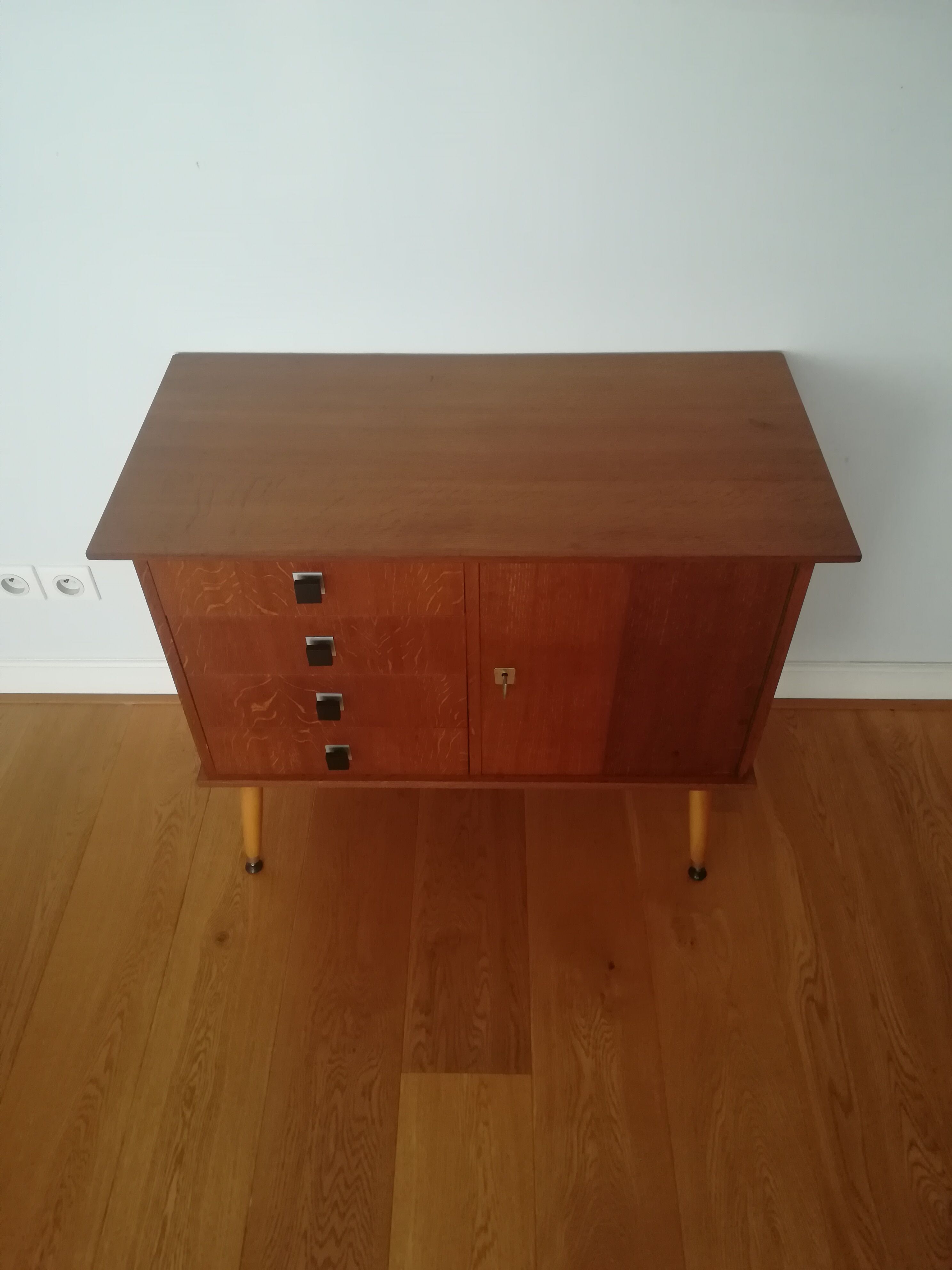 Sideboard / chest of drawers
