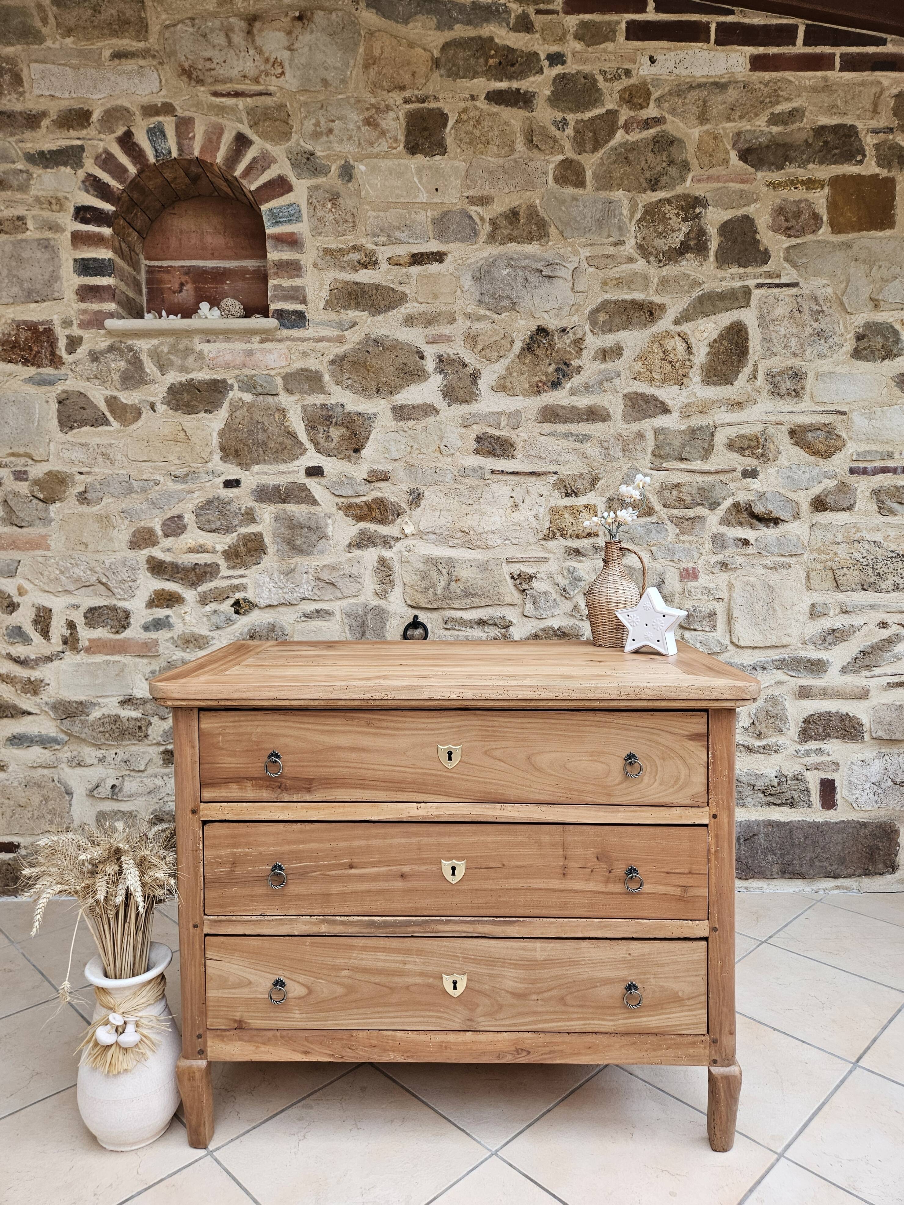 Antique chest of drawers