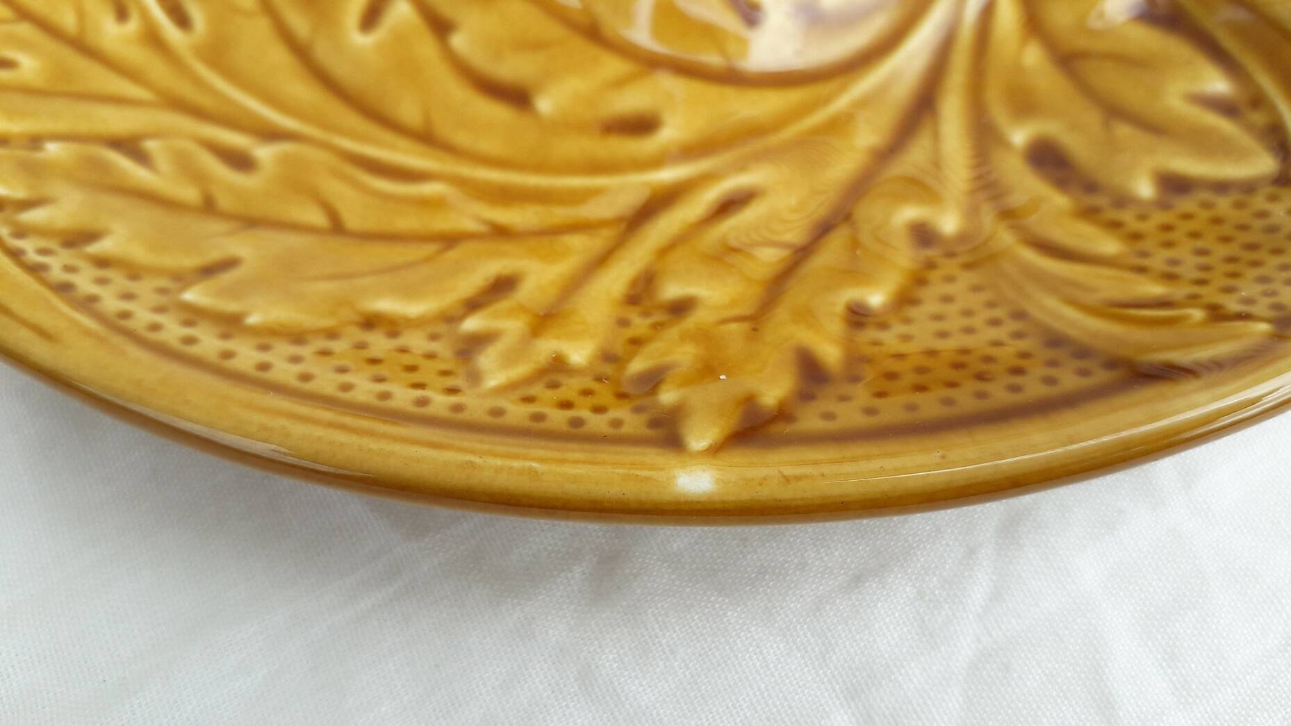 Artichoke plates in Gien