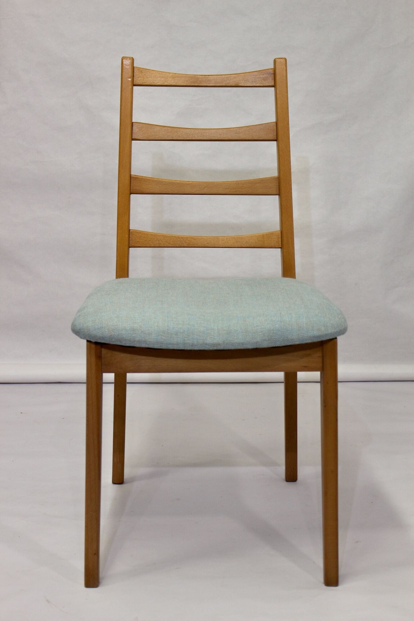 Set of 4 year old Scandinavian chairs restored fabric Edition Lelievre .