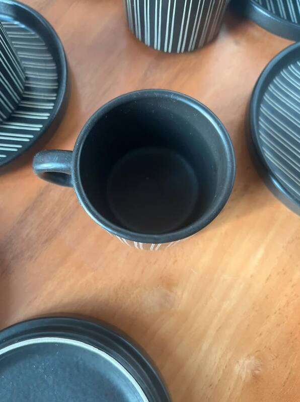 Tasses à café noir rayée blanc vintage Salins