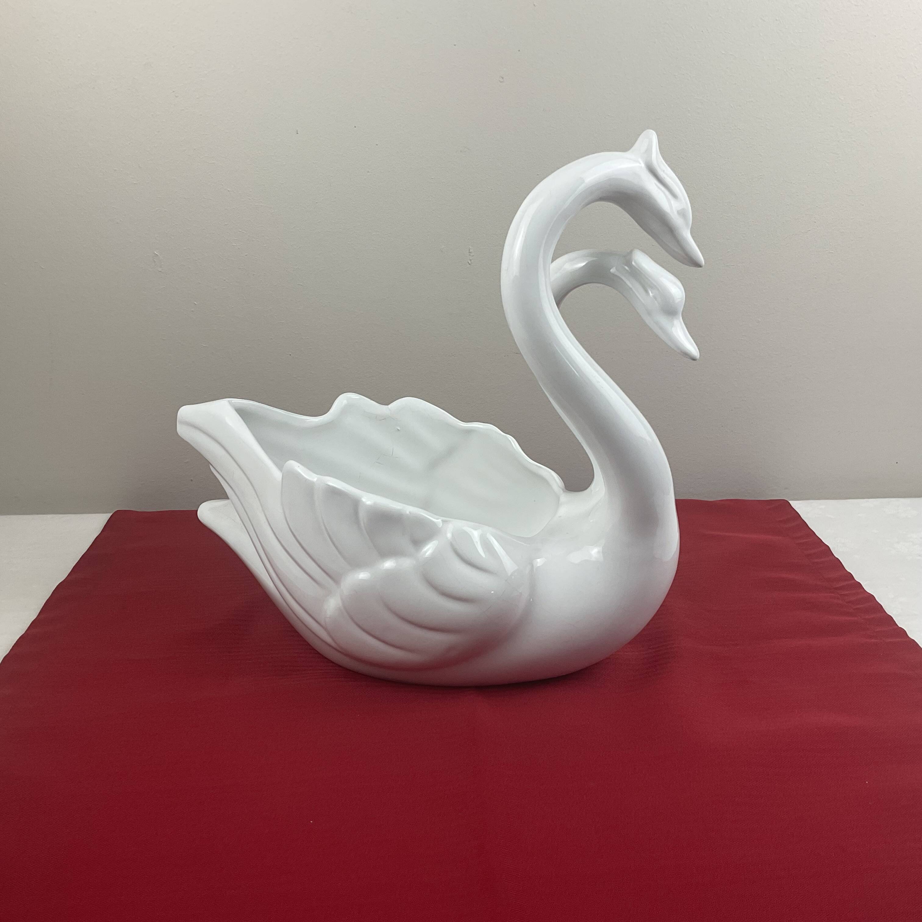 Large flowerpot couple of swans
