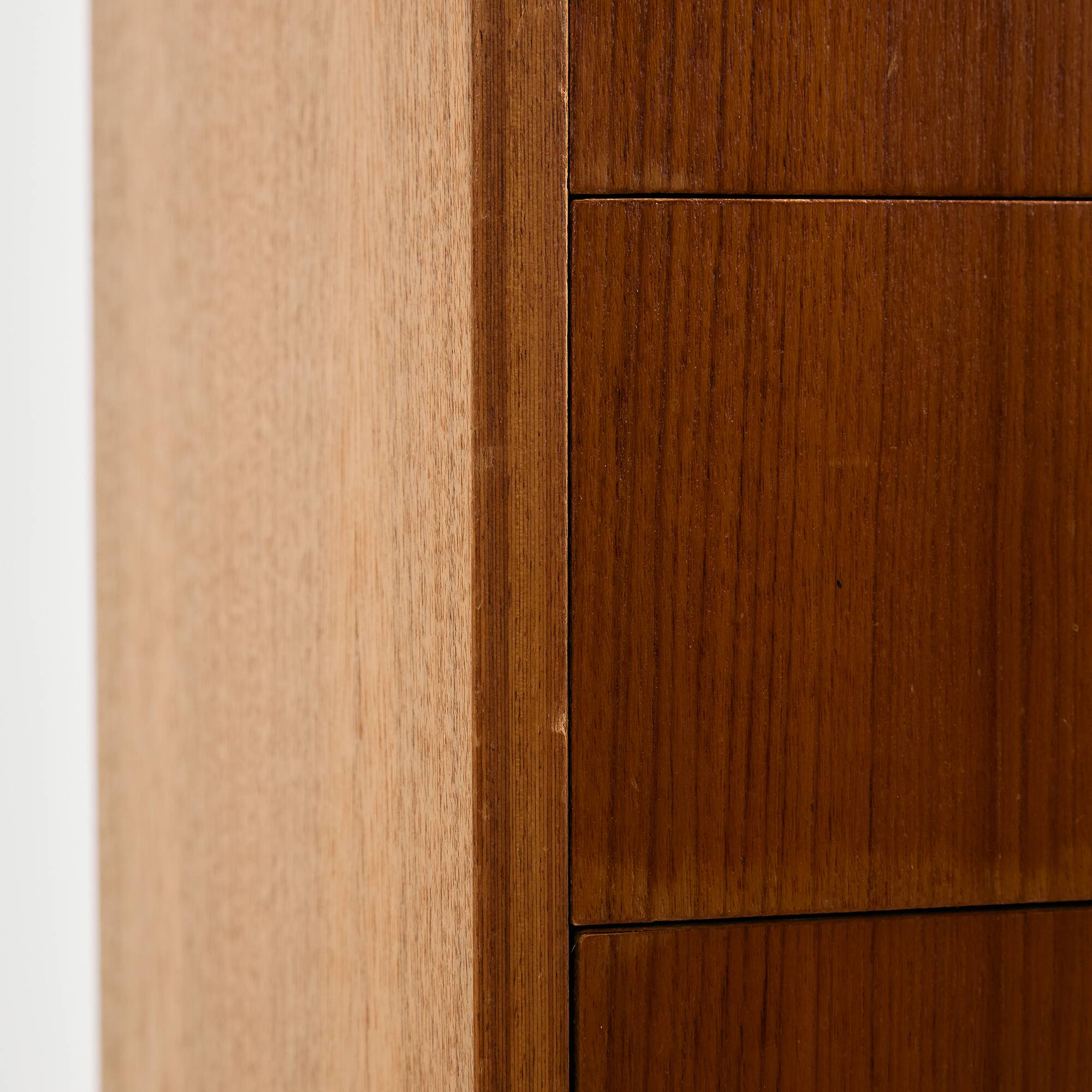 MK10127 Teak dresser with six drawers