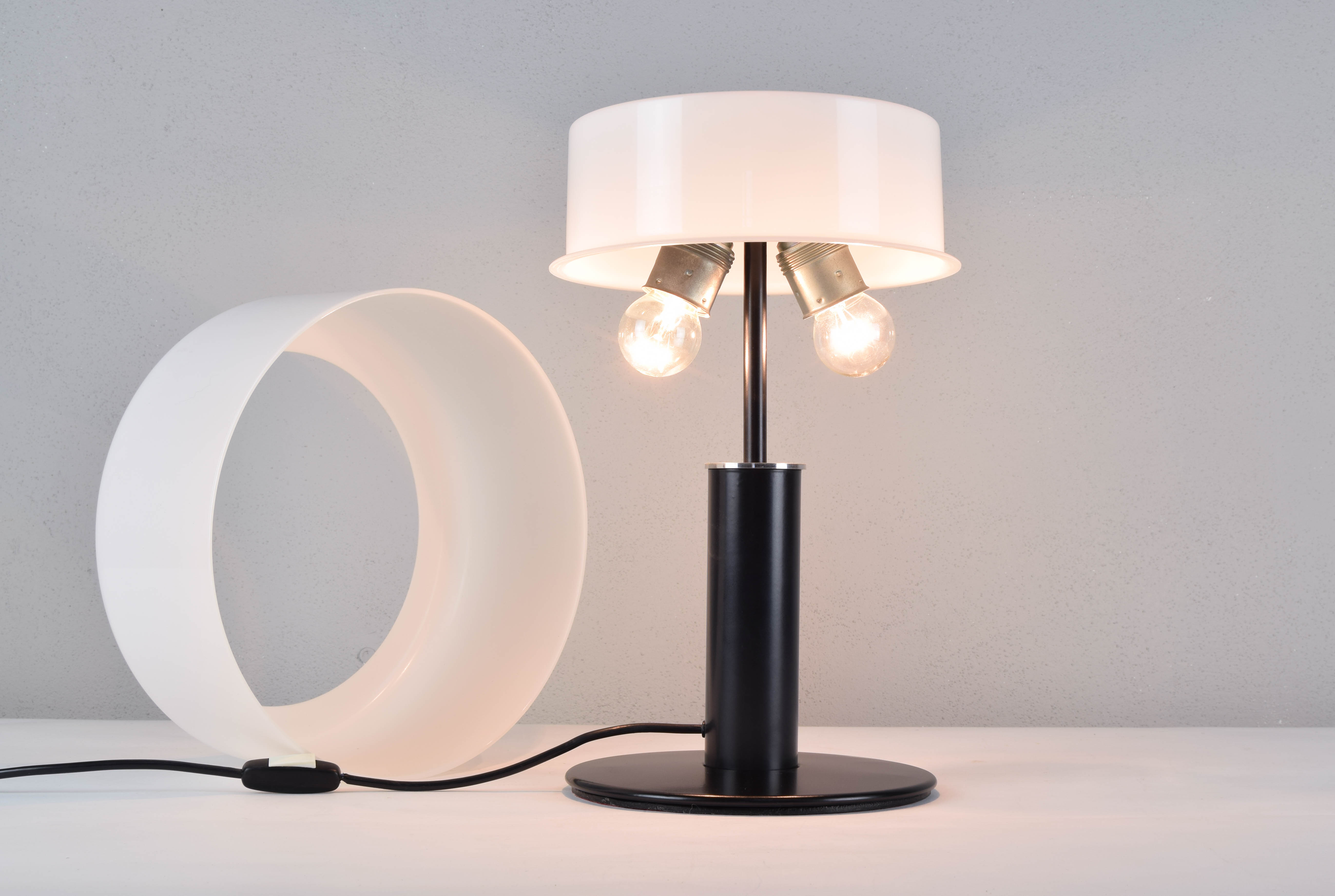 Codialpo Mid-Century Modern Black and White Lucite Seta Table Lamp, Spain, 1970