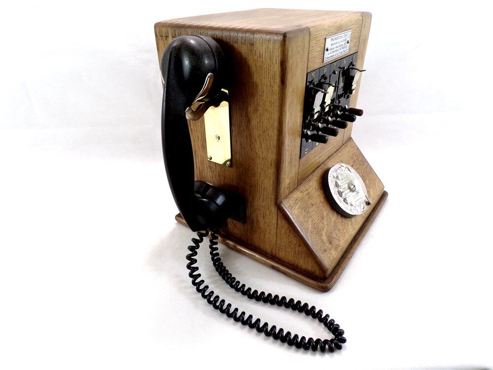 Téléphone ancien standard téléphonique