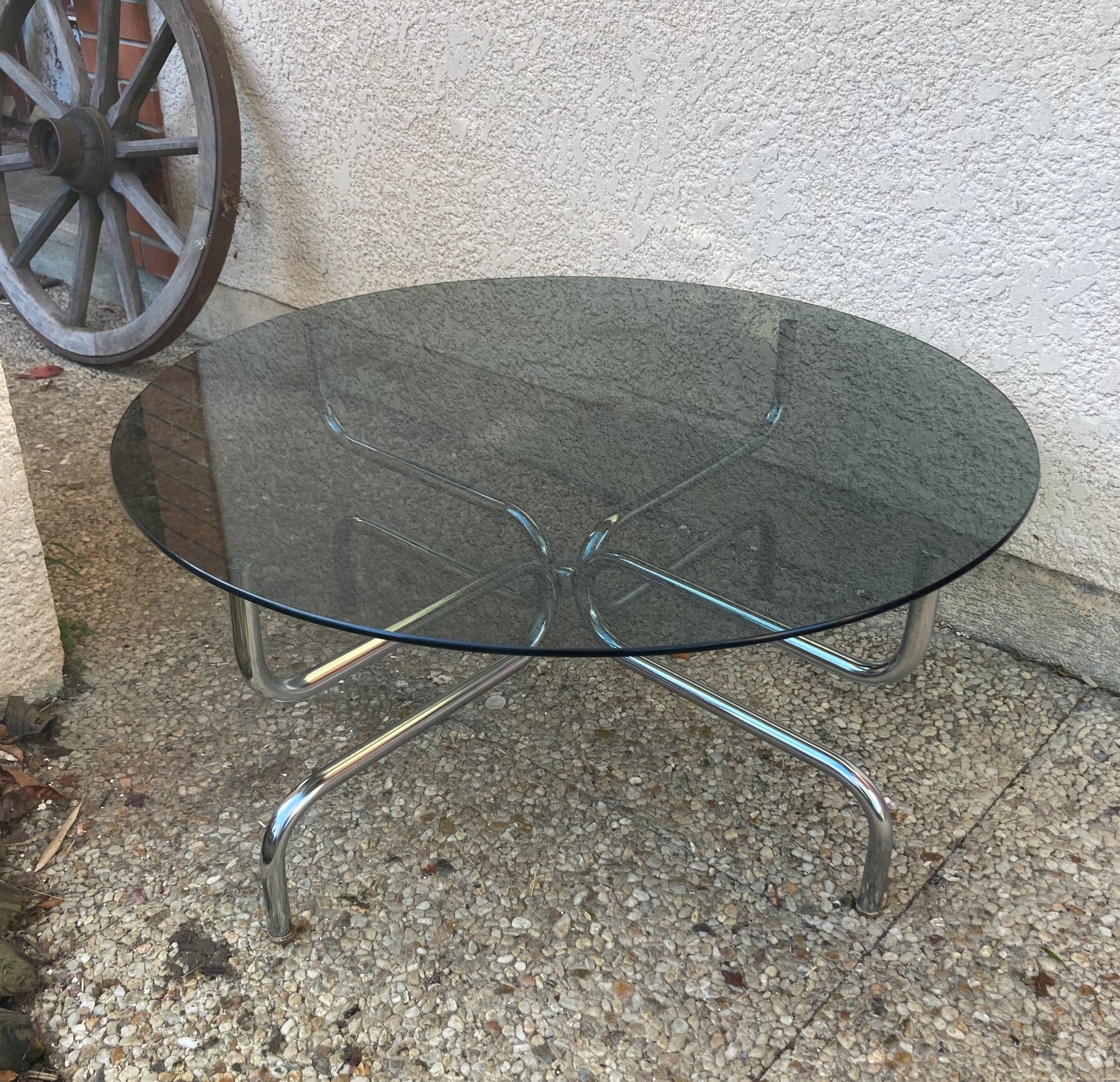 Table basse vintage en verre fumé et chrome