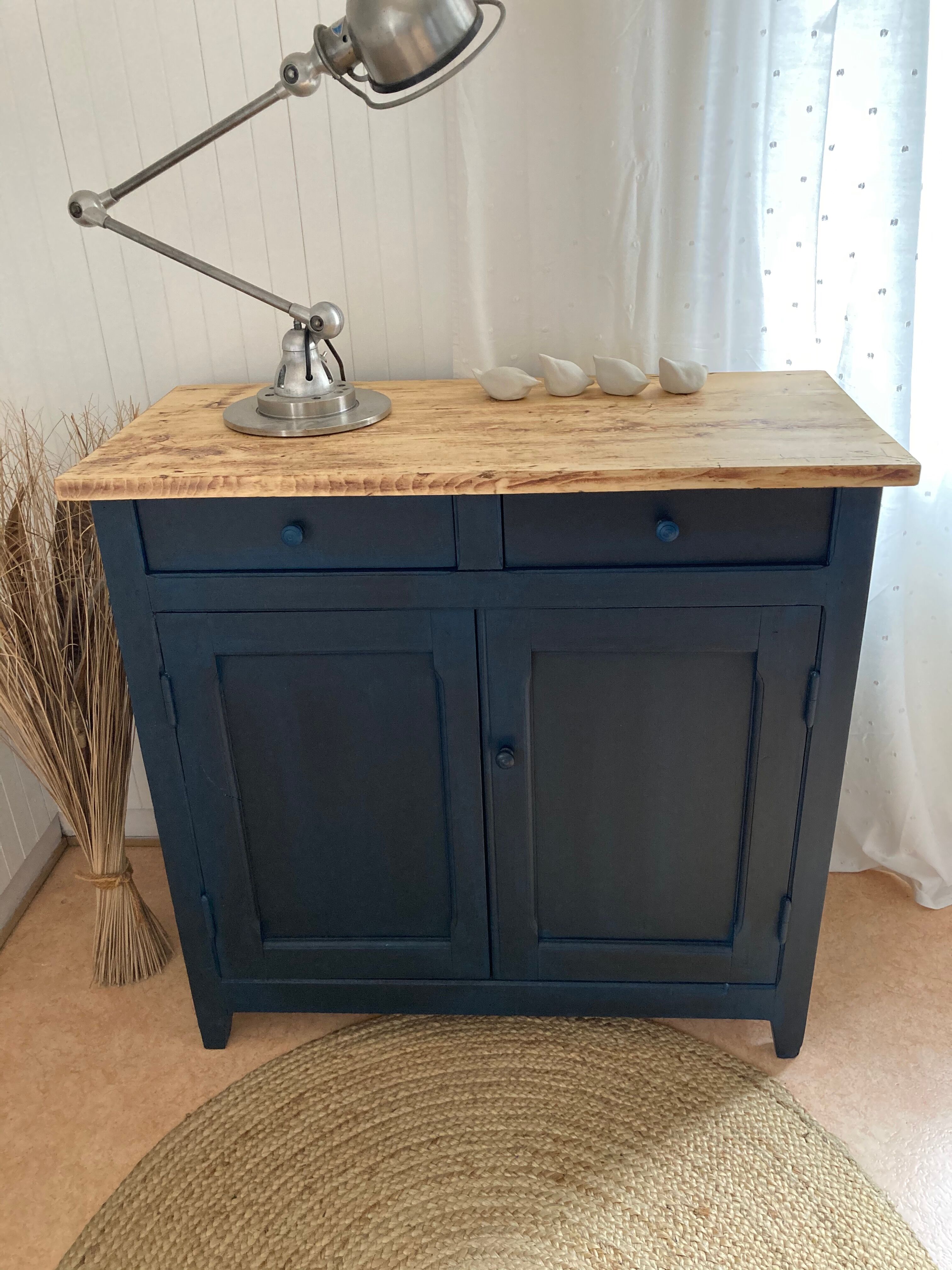 Blue parisian buffet