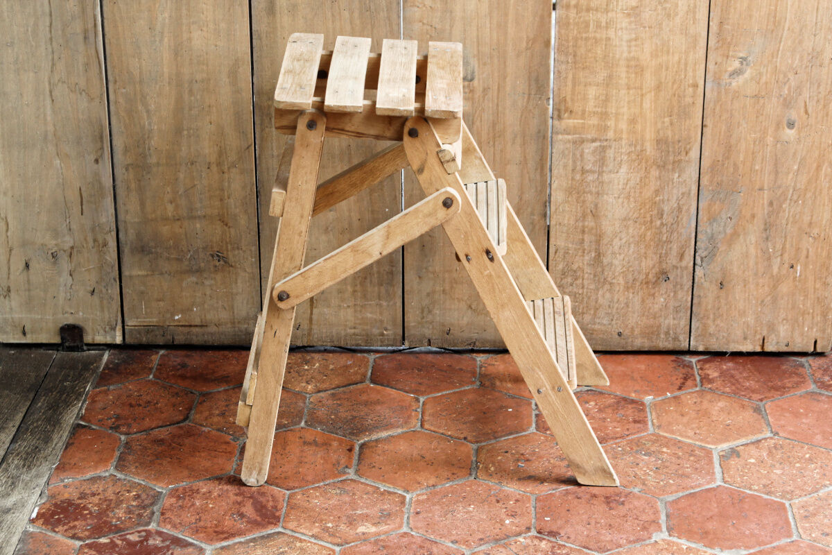 Folding wooden stepladder
