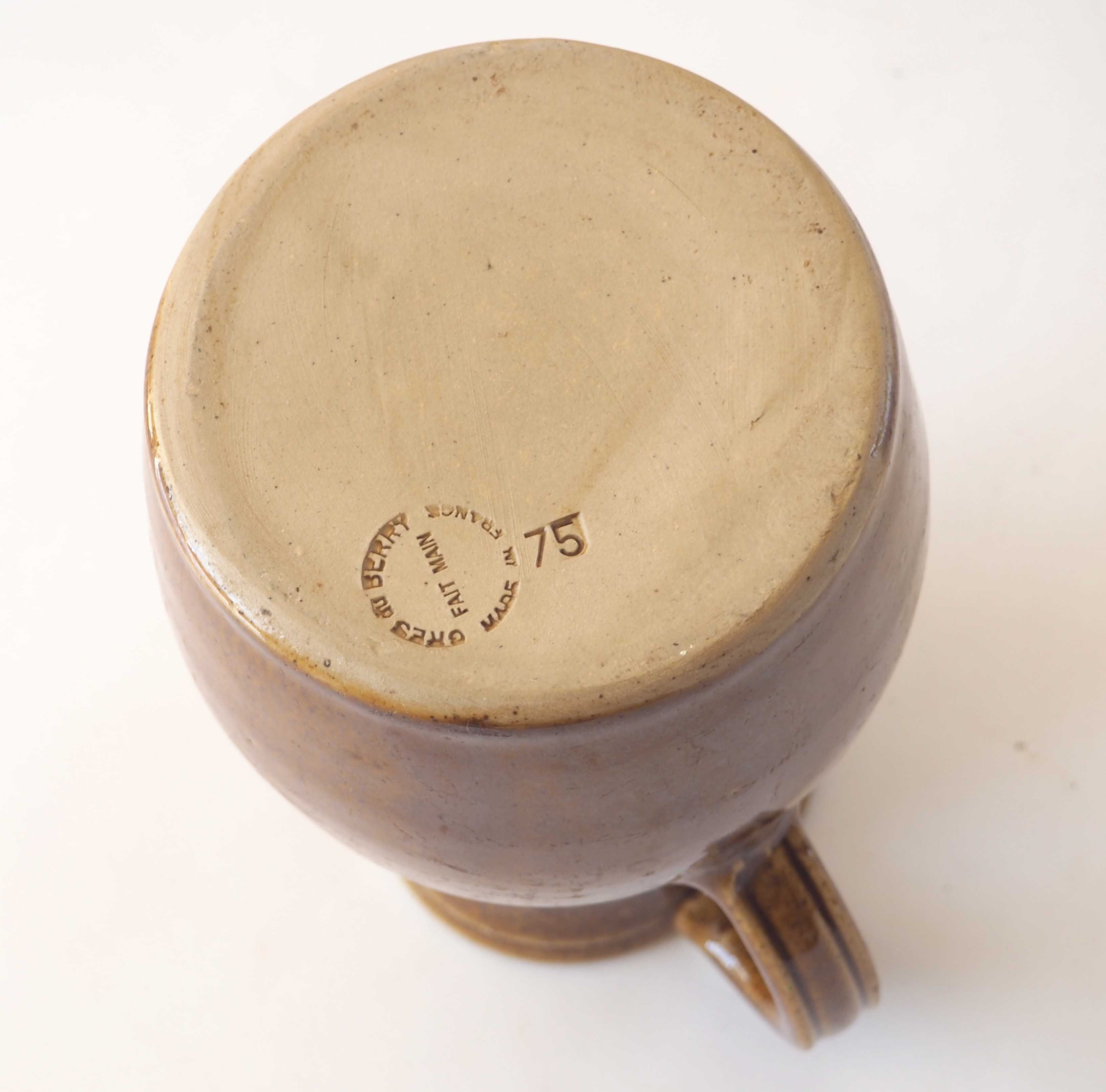 Sandstone pitcher of Berry