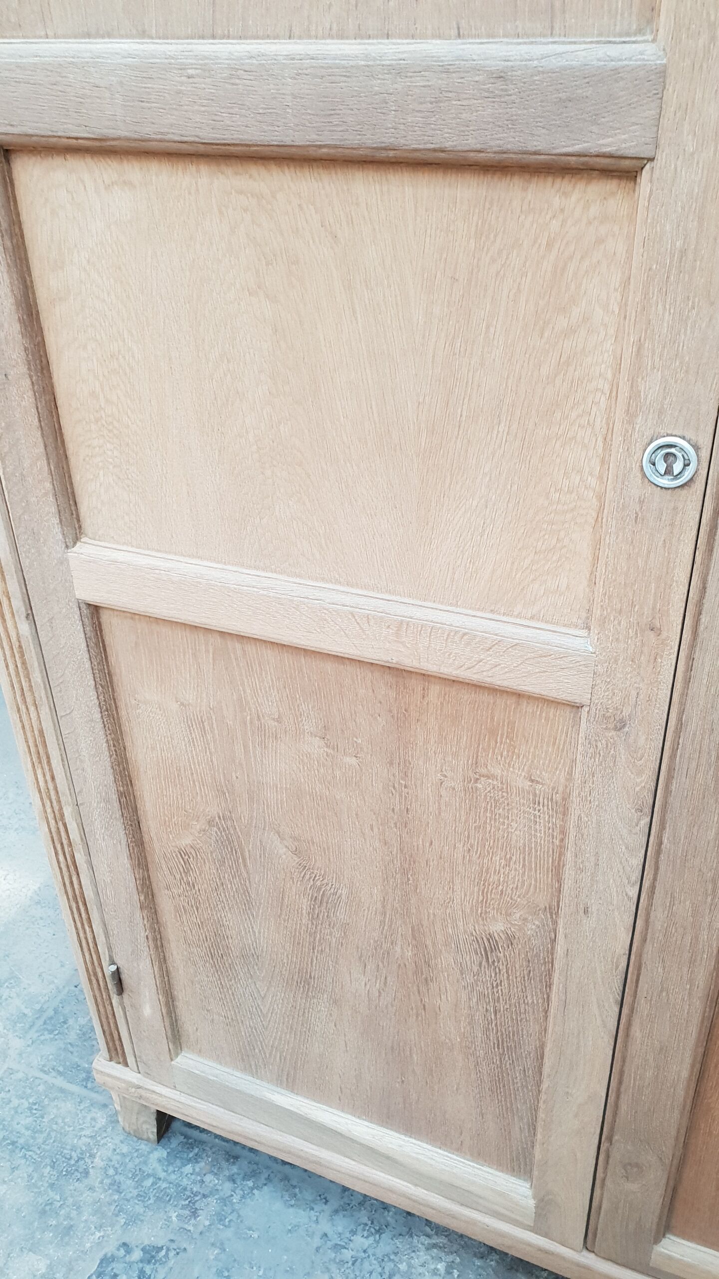 Armoire vintage