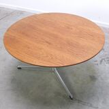 Circular coffee table in oak by Arne Jacobsen for Fritz Hansen, 1960s