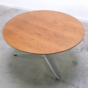Circular coffee table in oak by Arne Jacobsen for Fritz Hansen, 1960s